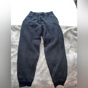 Lululemon scuba jogger size 6 black